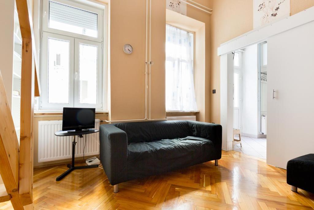 Szentkiralyi 5 - Double Basic In The City Center - Self-Check-In Budapest Exteriör bild